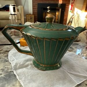 Elegant Green and Gold Sadler Teapot